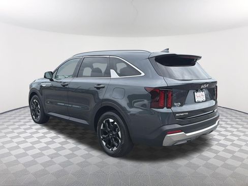 Used 2024 Kia Sorento S w/ Panoramic Sunroof Package FWD image 3