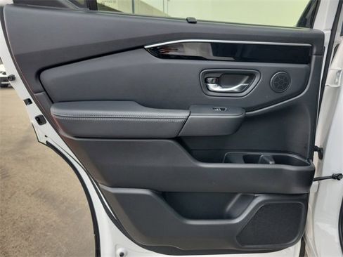 Certified 2024 Honda Pilot Touring image 16