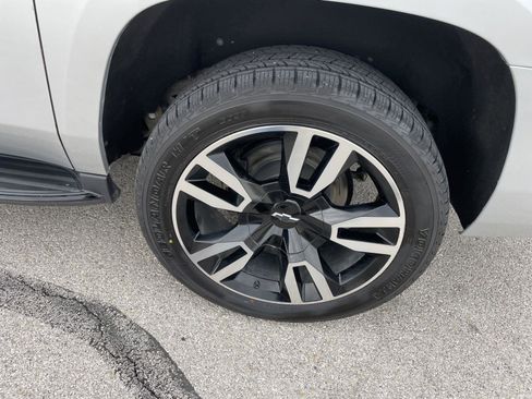 Used 2018 Chevrolet Suburban LT w/ Luxury Package image 33