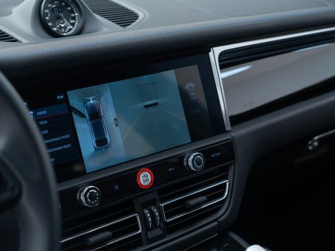Certified 2026 Porsche Macan AWD/4WD image 26