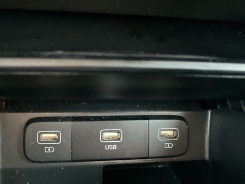 Used 2023 Kia Sorento LX FWD image 16