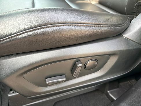 Used 2020 Ford Explorer XLT w/ Equipment Group 202A image 17