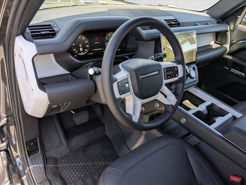 New 2026 Land Rover Defender 110 X-Dynamic SE AWD/4WD image 3