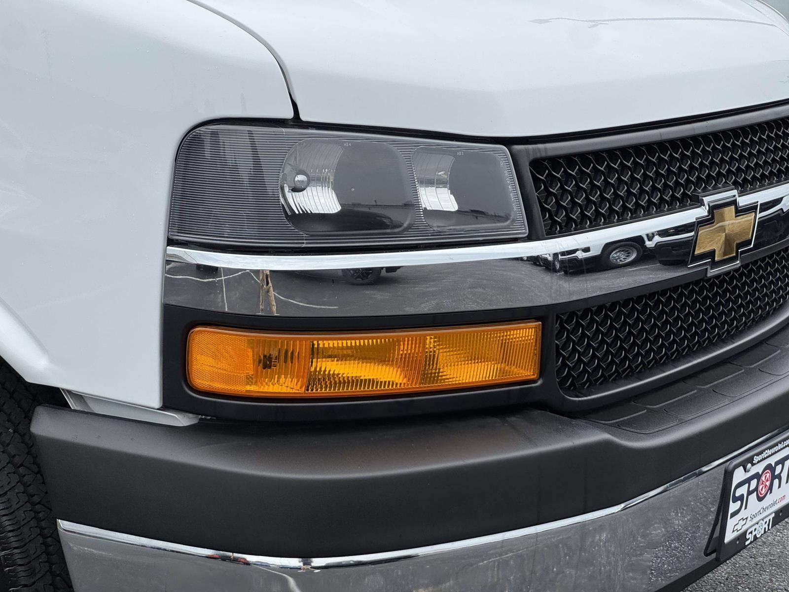 Used 2025 Chevrolet Express 2500 w/ Driver Convenience Package RWD image 27