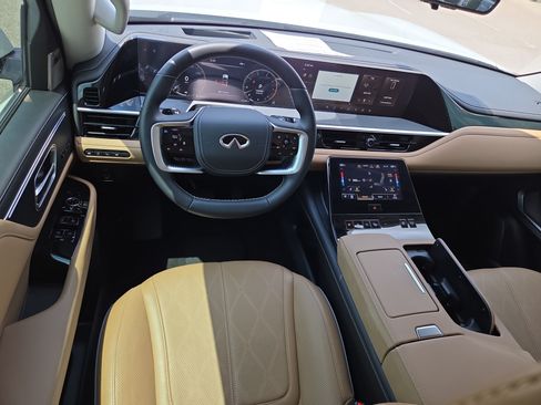 Used 2025 INFINITI QX80 Sensory AWD/4WD image 9