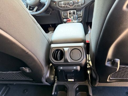 Used 2025 Jeep Gladiator Mojave w/ Convenience Group image 28