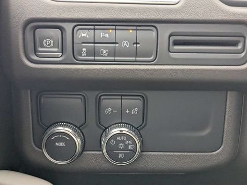 Used 2023 GMC Yukon XL SLT w/ SLT Luxury Package RWD image 24