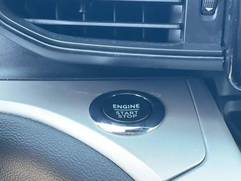 Used 2023 Ford Explorer XLT image 17