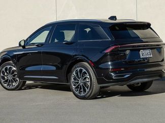 Used 2024 Lincoln Nautilus Reserve video 3