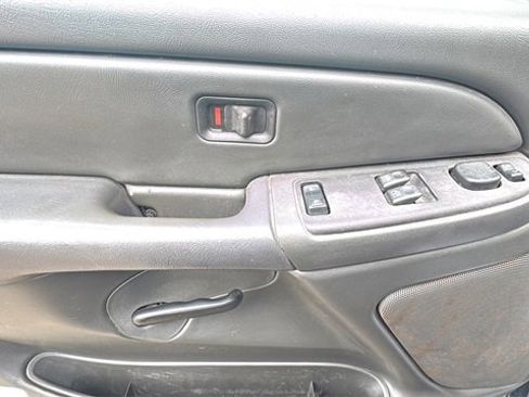 Used 2004 GMC Sierra 2500 SLE w/ Heavy-Duty Power Package image 18