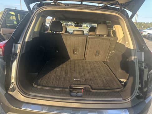 Certified 2023 Nissan Rogue SV w/ SV Premium B Package FWD image 18