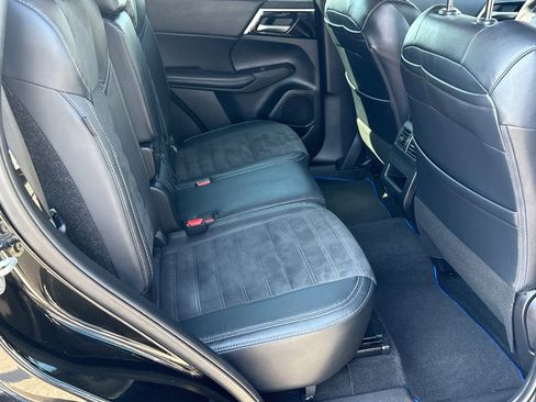 Used 2023 Mitsubishi Outlander SE image 15