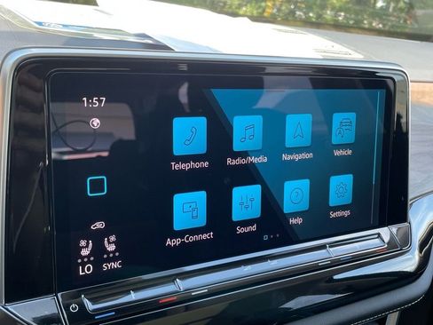 Used 2026 Volkswagen Atlas SE w/ Panoramic Sunroof Package FWD image 7