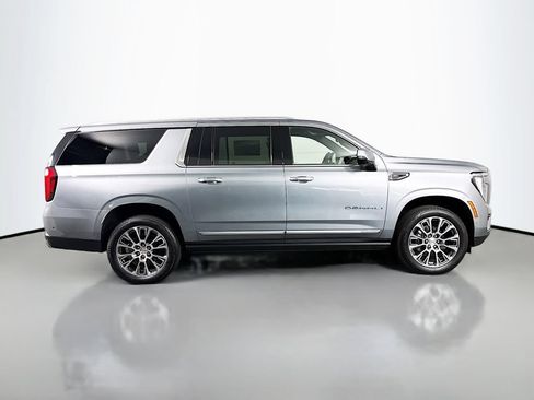 New 2026 GMC Yukon XL Denali w/ Denali Reserve Package AWD/4WD image 8