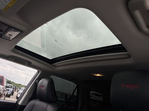 Used 2019 Toyota 4Runner TRD Off-Road Premium AWD/4WD image 23