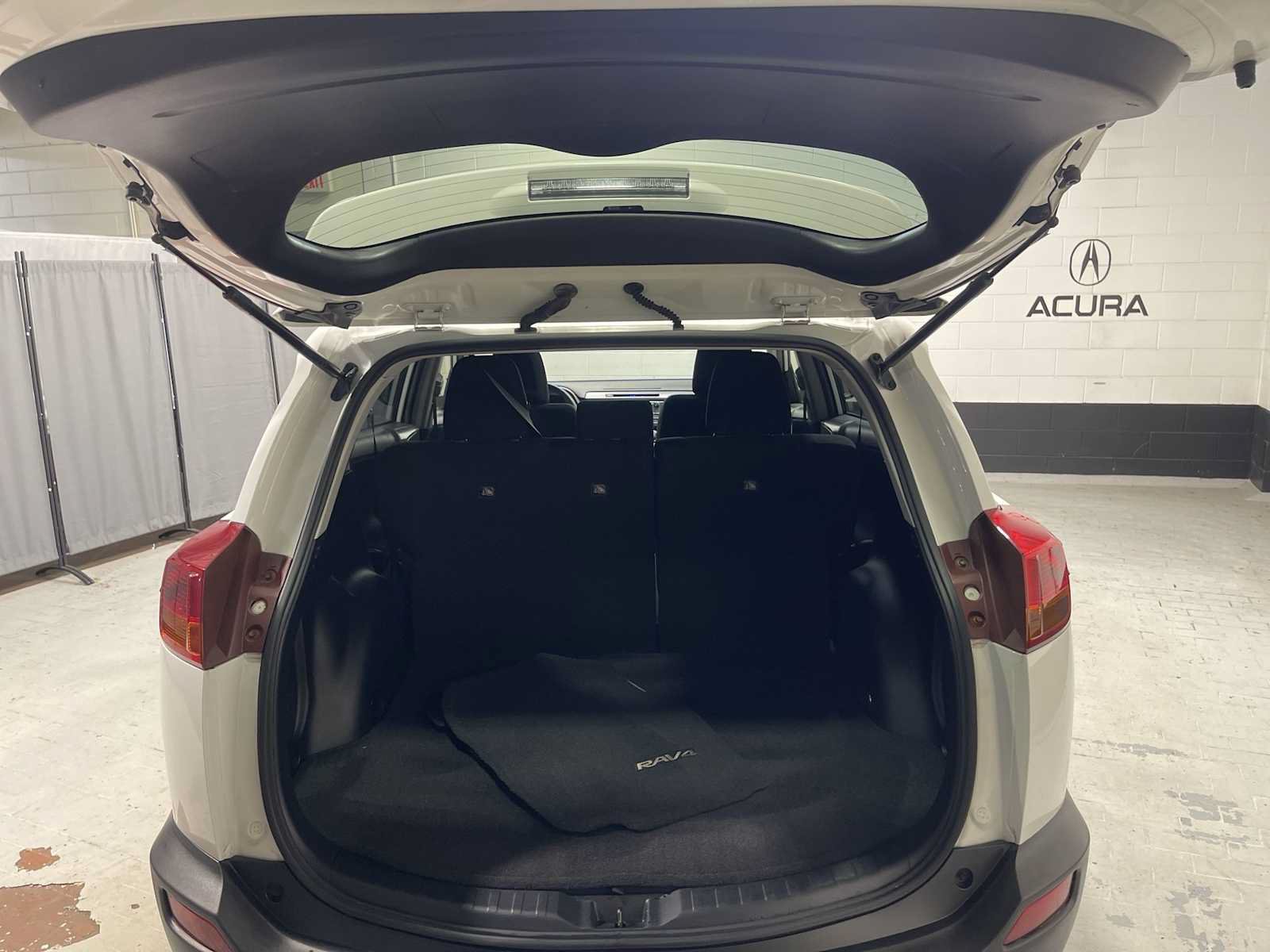 Used 2015 Toyota RAV4 XLE AWD/4WD image 19