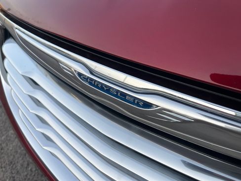 Used 2013 Chrysler Town & Country Touring image 23