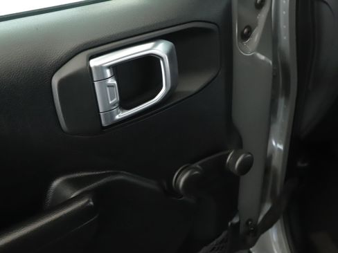 Certified 2020 Jeep Gladiator Sport image 5