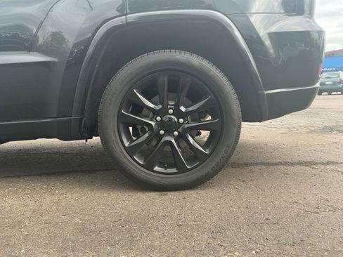 Used 2020 Jeep Grand Cherokee Altitude AWD/4WD image 28