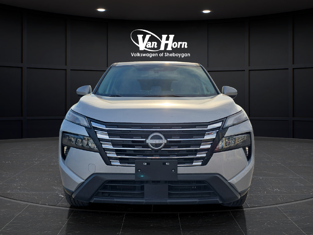 Used 2024 Nissan Rogue SV AWD/4WD image 2