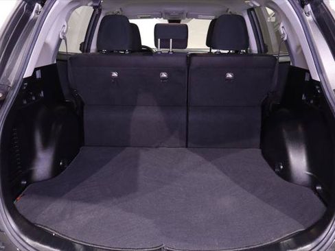 Used 2018 Toyota RAV4 LE FWD image 28