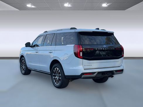 Certified 2025 Ford Expedition Platinum image 3