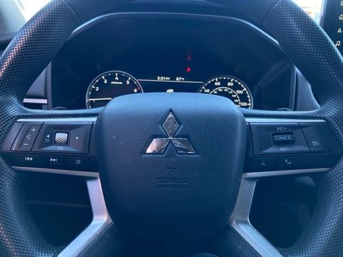 Used 2025 Mitsubishi Outlander ES image 14