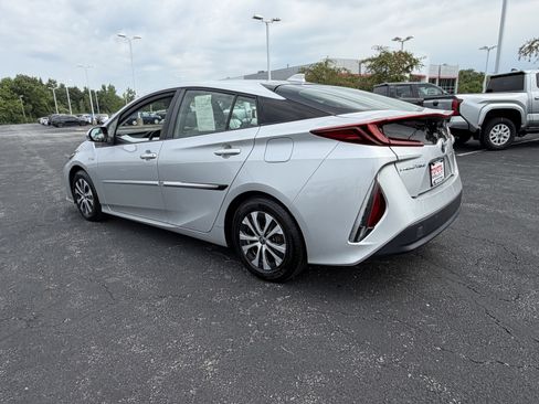 Used 2021 Toyota Prius Prime XLE FWD image 6
