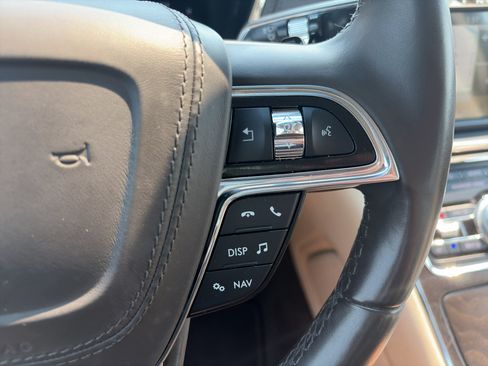 Used 2018 Lincoln Continental Select w/ Continental Climate Package AWD/4WD image 25