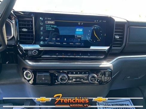 Used 2023 Chevrolet Silverado 1500 LT AWD/4WD image 15