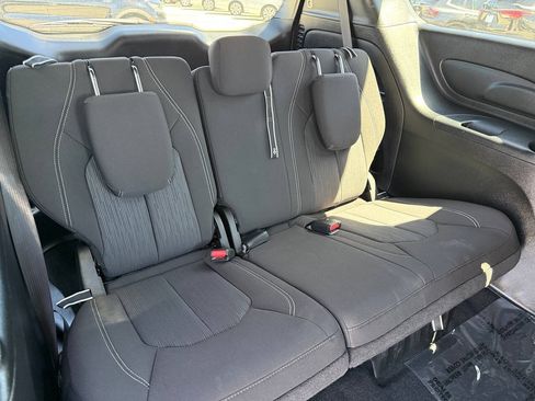 Used 2024 Chrysler Pacifica Touring FWD image 20