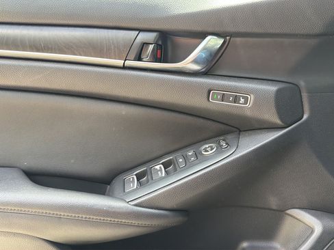 Used 2019 Honda Accord Touring image 23