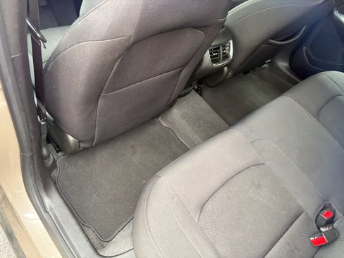 Used 2023 Chevrolet Malibu LT FWD image 17