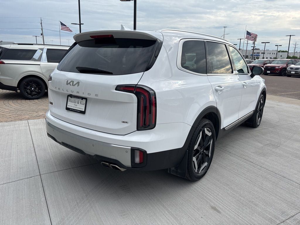 Used 2024 Kia Telluride EX w/ EX Captain's Chair Package AWD/4WD image 5