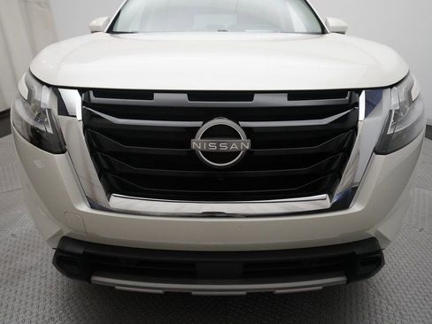 Certified 2024 Nissan Pathfinder SL image 22