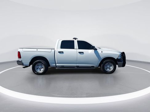 Used 2022 RAM 1500 4x4 Crew Cab Classic w/ Chrome Appearance Group image 9