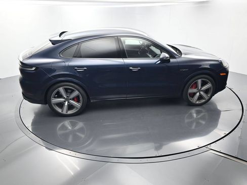 Certified 2025 Porsche Cayenne Turbo AWD/4WD image 38