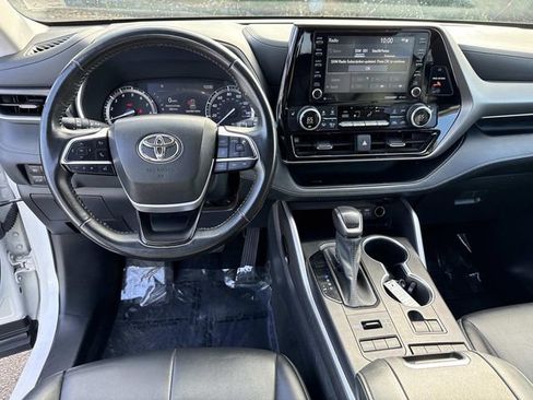 Used 2022 Toyota Highlander XLE image 18