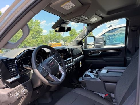 New 2026 GMC Sierra 3500 SLE w/ SLE Value Package AWD/4WD image 13