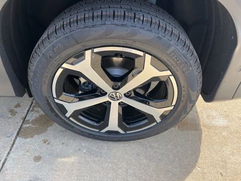 New 2026 Volkswagen Tiguan SE image 11