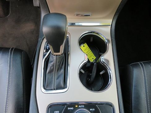 Used 2017 Jeep Grand Cherokee Limited image 24