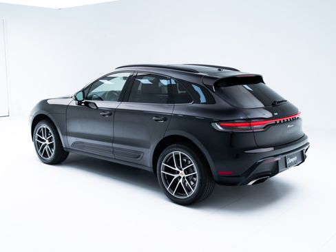 Used 2025 Porsche Macan image 3
