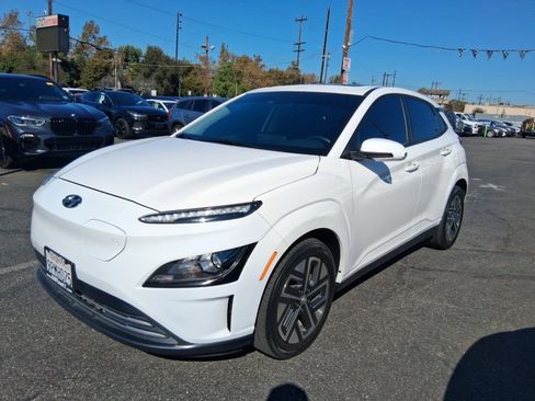 Used 2022 Hyundai Kona SEL w/ Convenience Package FWD image 3