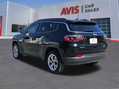 Used 2025 Jeep Compass Latitude w/ Sun & Sound Group AWD/4WD image 9