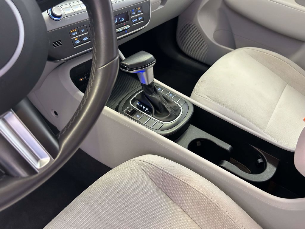 Used 2024 Hyundai Kona SEL AWD/4WD image 19