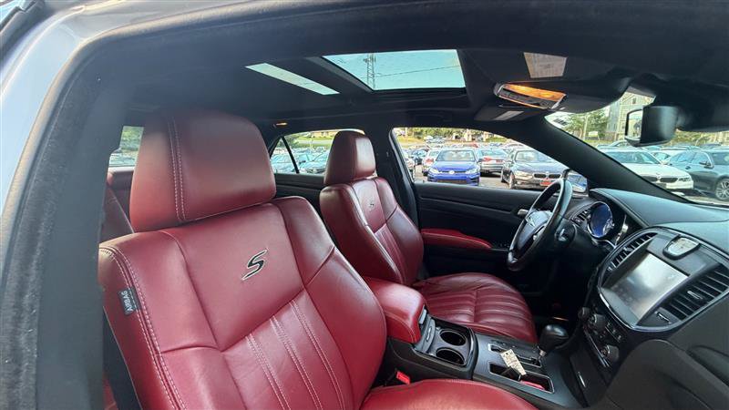 Used 2014 Chrysler 300 S w/ Luxury Group AWD/4WD image 9