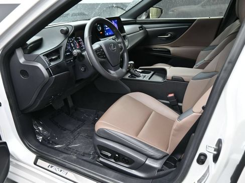 Used 2023 Lexus ES 350 w/ Premium Package FWD image 2