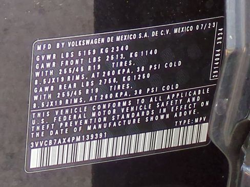 Used 2023 Volkswagen Tiguan SE R-Line image 31