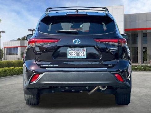 Used 2022 Toyota Highlander XLE AWD/4WD image 5