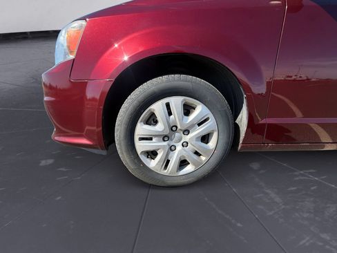 Used 2019 Dodge Grand Caravan SE FWD image 14